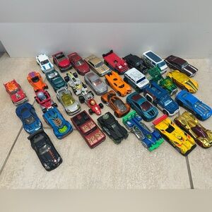 Hot wheels mixed die cast car lot